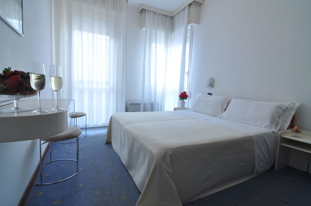 Hotel Nettuno Pesaro Esterno foto