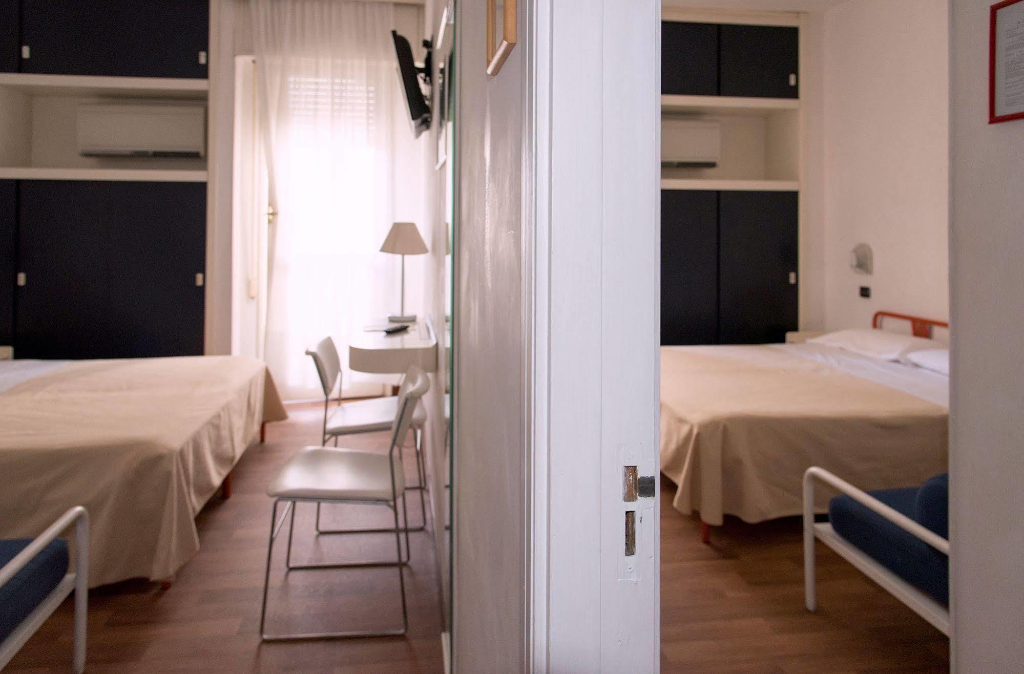 Hotel Nettuno Pesaro Esterno foto