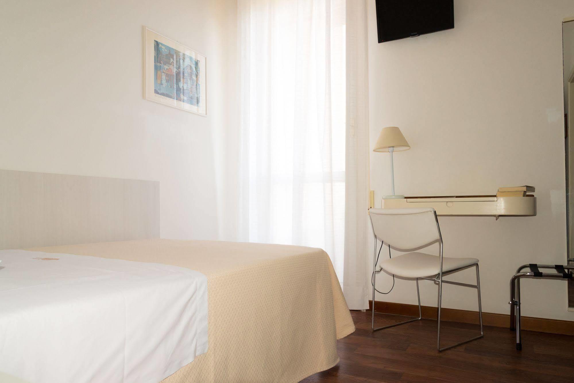 Hotel Nettuno Pesaro Esterno foto