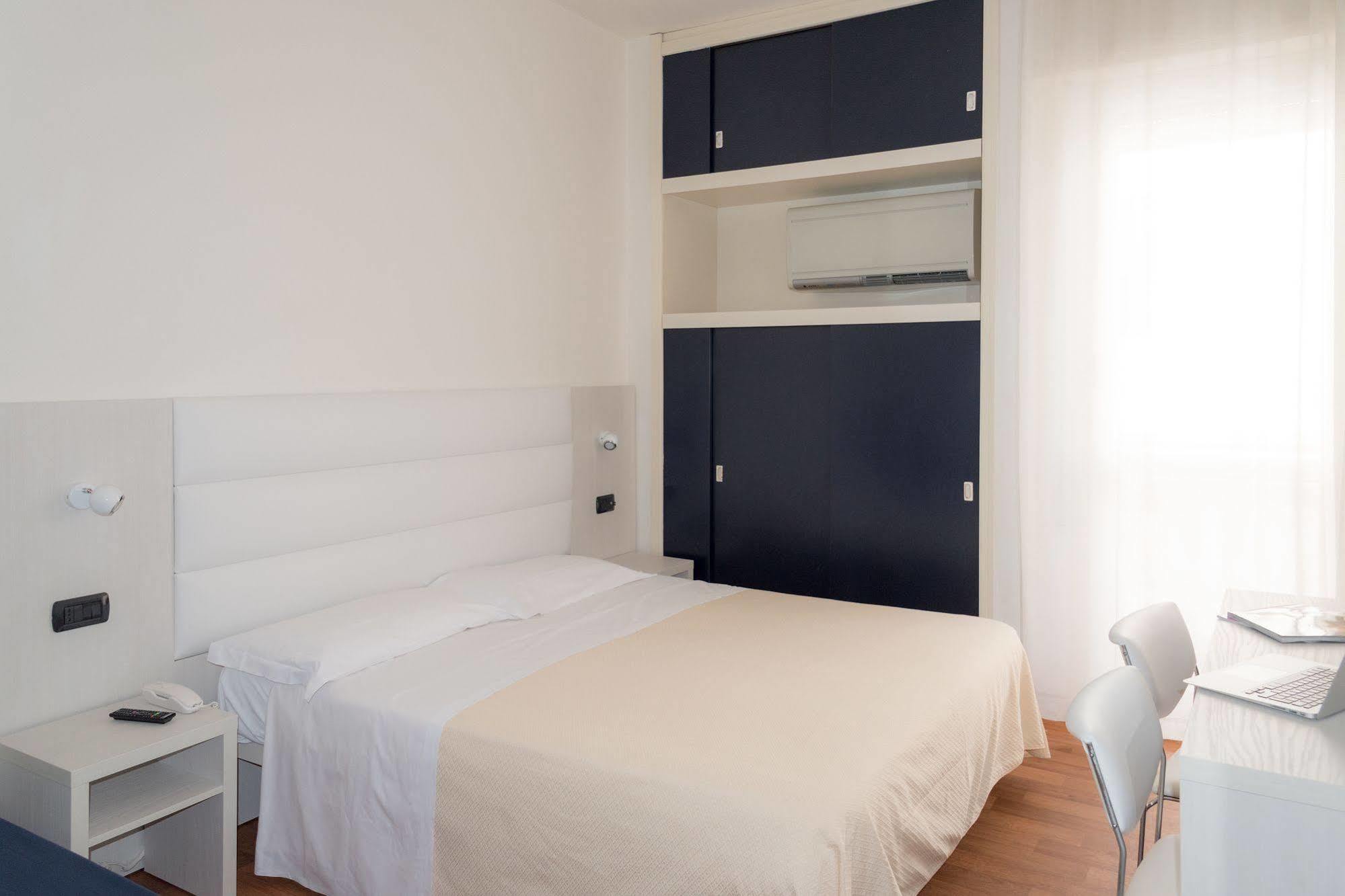 Hotel Nettuno Pesaro Esterno foto