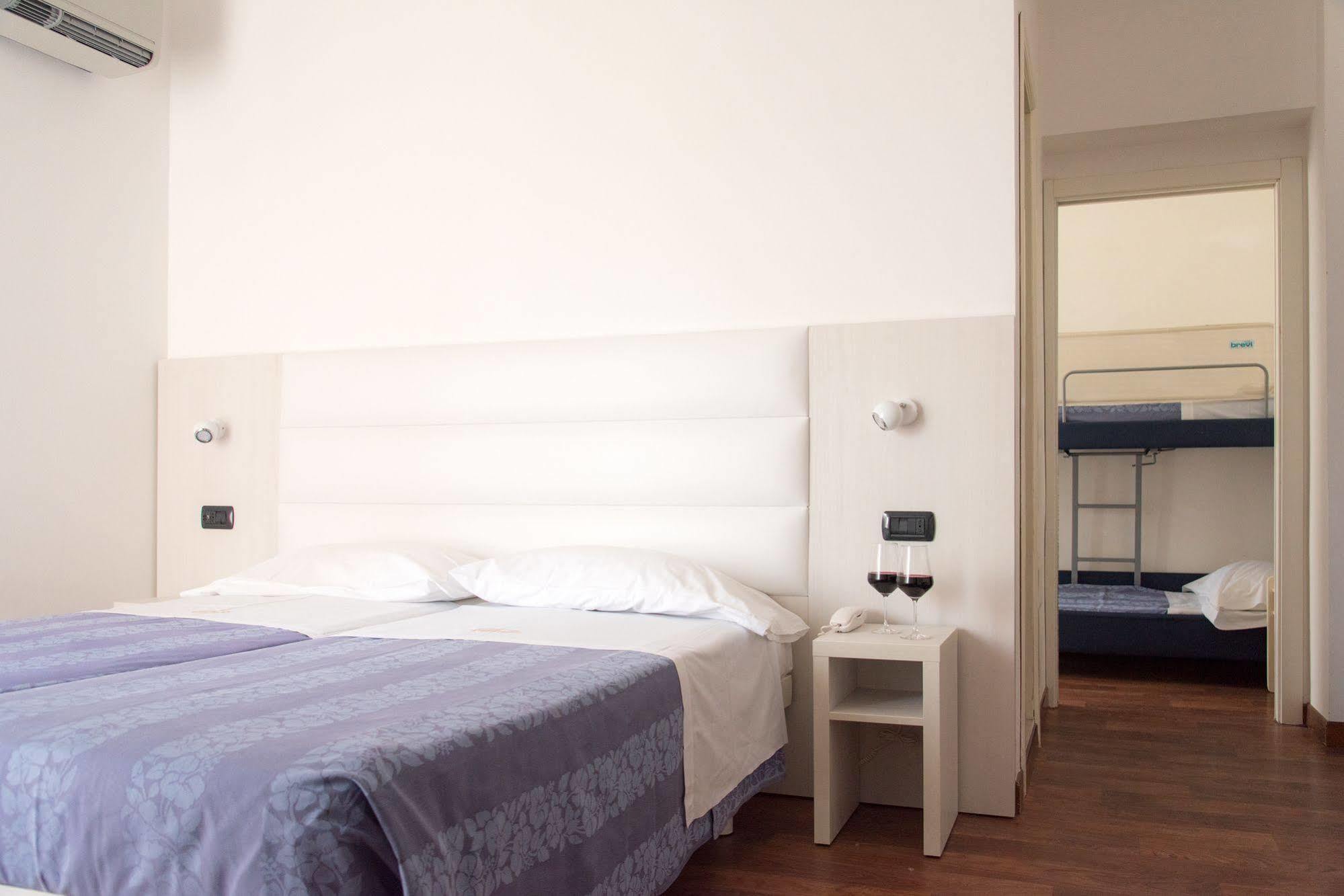 Hotel Nettuno Pesaro Esterno foto